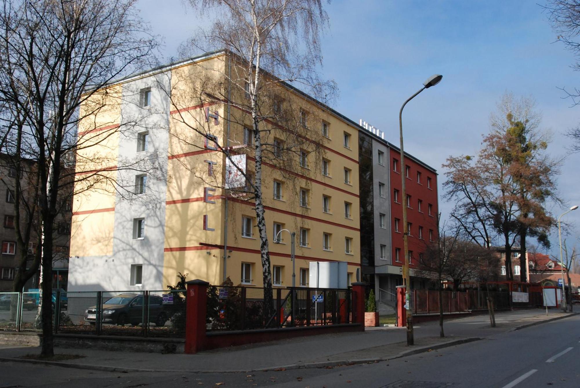 Hotel Malinowski Economy Гливице Экстерьер фото